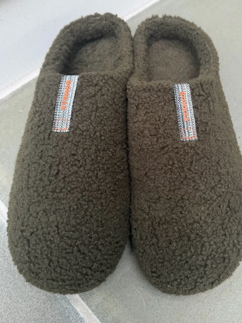 BOMBAS Sunday Slippers Men’s Olive Green Sherpa Fleece Mule House Shoes 13